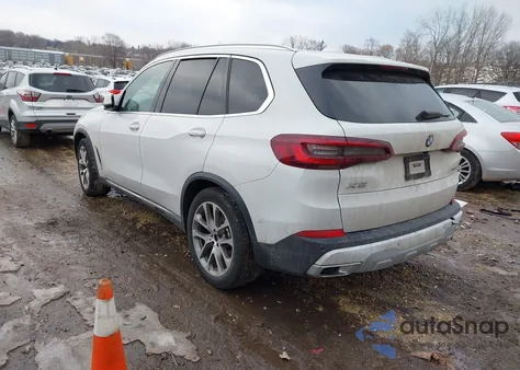 2021 BMW X5 xDrive40I z USA, uszkodzony, nr VIN 5UXCR6C05M9F45406